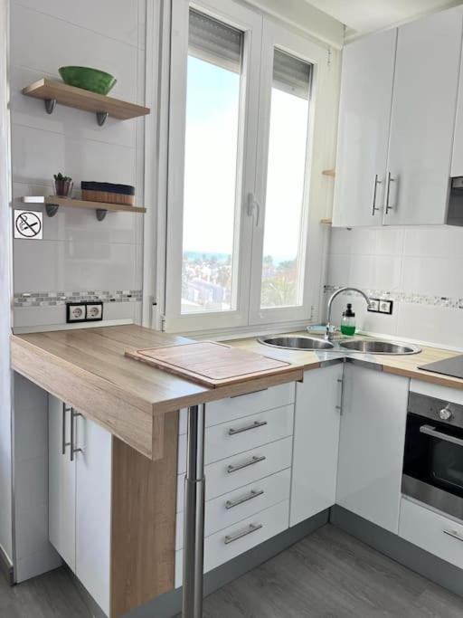 Apartamento Espectacular Junto Al Mar, Con Piscina En Málaga